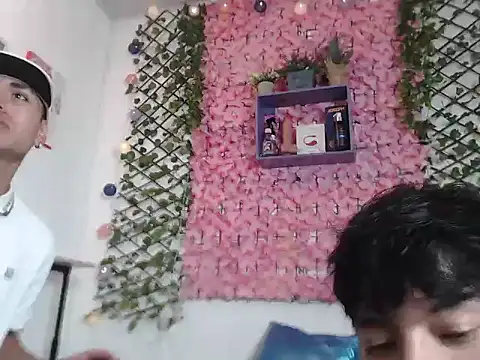 Snapshot of alex_russo__ chatting on 10.19.25 alex russo   online show from 10.19.25