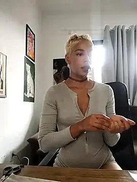 Snapshot of Helenoir chatting on 02.26.26 Helenoir online show from 02.26.26