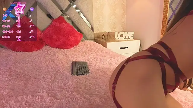 kimhilton  online show from 10.12.25