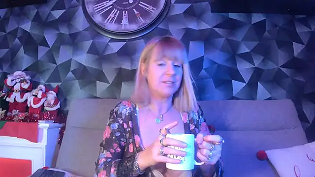 Snapshot of Delichieuse5 chatting on 12.06.24 Delichieuse5 online show from 12.06.24