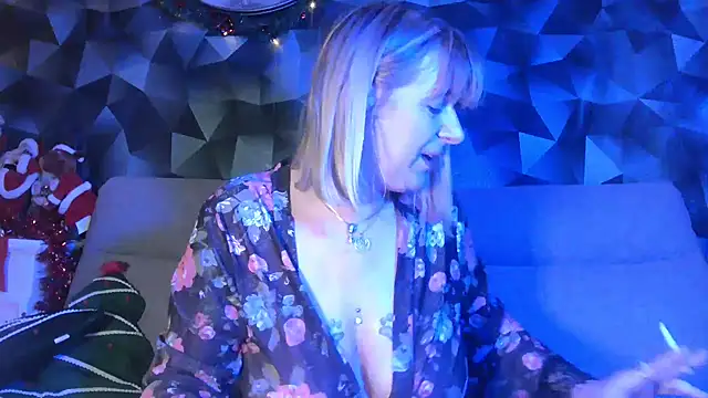 Snapshot of Delichieuse5 chatting on 12.10.24 Delichieuse5 online show from 12.10.24