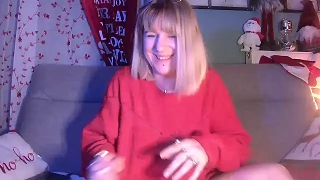 Snapshot of Delichieuse5 chatting on 12.16.24 Delichieuse5 online show from 12.16.24