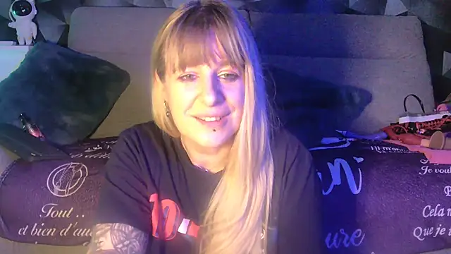 Snapshot of Delichieuse5 chatting on 01.13.25 Delichieuse5 online show from 01.13.25