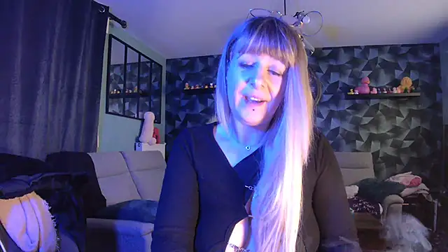 Snapshot of Delichieuse5 chatting on 02.03.25 Delichieuse5 online show from 02.03.25