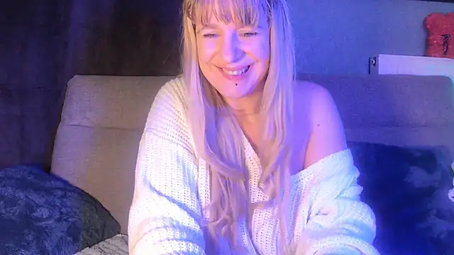 Snapshot of Delichieuse5 chatting on 02.19.25 Delichieuse5 online show from 02.19.25