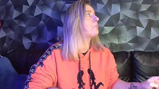 Snapshot of Delichieuse5 chatting on 11.03.25 Delichieuse5 online show from 11.03.25