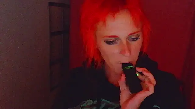 Snapshot of yatsuart chatting on 10.23.25 yatsuart online show from 10.23.25