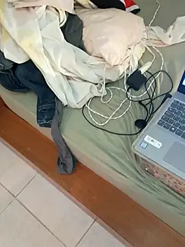 Snapshot of Insaneli chatting on 10.30.25 Insaneli online show from 10.30.25