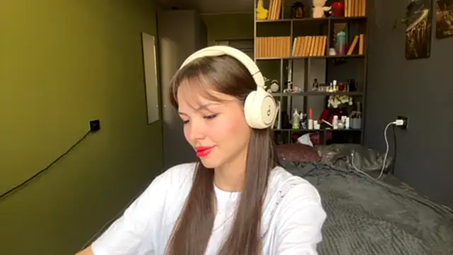 Snapshot of MysticAlisa chatting on 10.15.25 MysticAlisa online show from 10.15.25