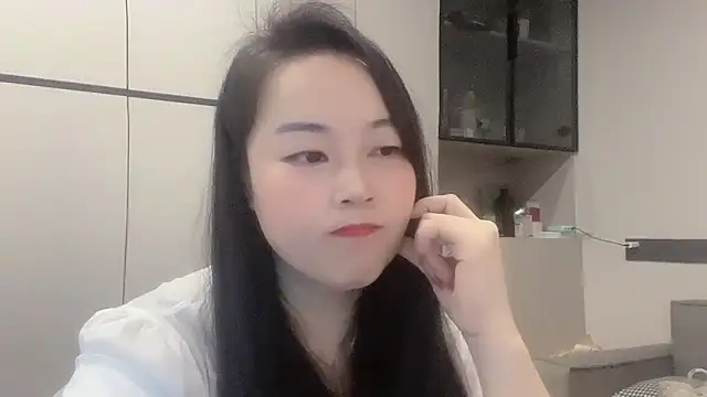 Snapshot of zhiqiu- chatting on 10.20.25 zhiqiu- online show from 10.20.25