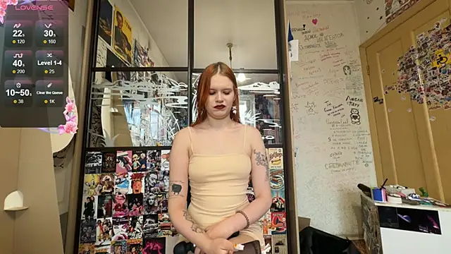 Snapshot of DollyPolly chatting on 10.16.25 DollyPolly online show from 10.16.25