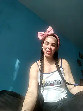 Stefaniyaxq online show from 10.31.25