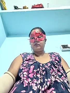 Snapshot of misti02 chatting on 10.17.25 misti02 online show from 10.17.25