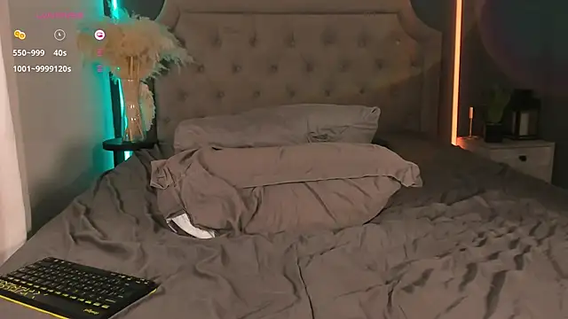 Snapshot of Asti_West chatting on 10.04.25 Asti West online show from 10.04.25