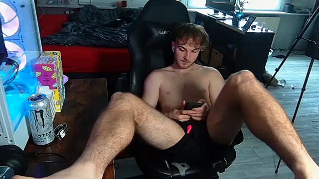 Snapshot of WolkenJunge2006 chatting on 10.08.25 WolkenJunge2006 online show from 10.08.25