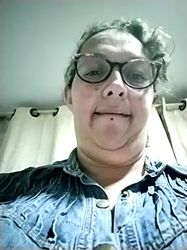 -saraqueen- online show from 11.14.25