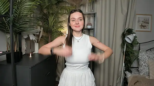 Snapshot of ThelmaJusto chatting on 10.23.25 ThelmaJusto online show from 10.23.25