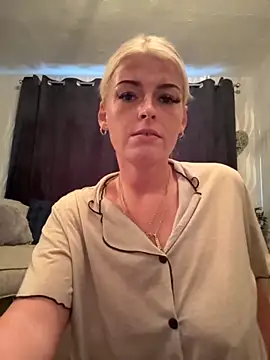 KikiMaexox online show from 10.10.25