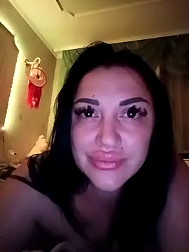 Snapshot of LuceSkys chatting on 10.04.25 LuceSkys online show from 10.04.25