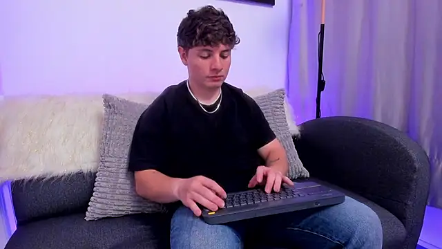 Leoo Miller online show from 12.03.25