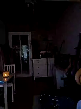 Snapshot of MissHazelnut chatting on 10.12.25 MissHazelnut online show from 10.12.25