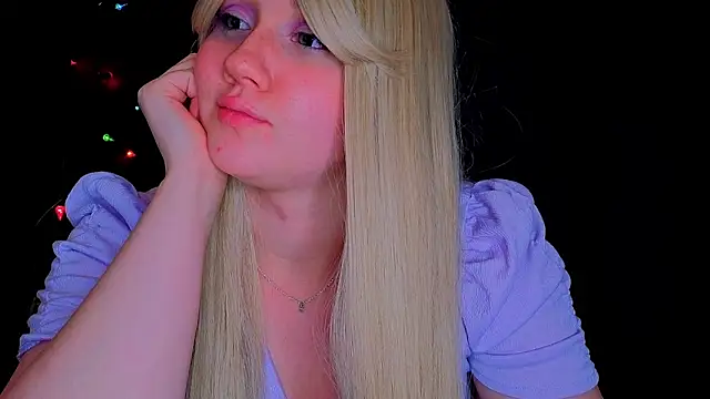 Snapshot of Darling_Bri_ chatting on 10.14.25 Darling Bri  online show from 10.14.25