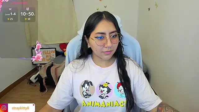 Snapshot of LoveLyy- chatting on 10.08.25 LoveLyy- online show from 10.08.25