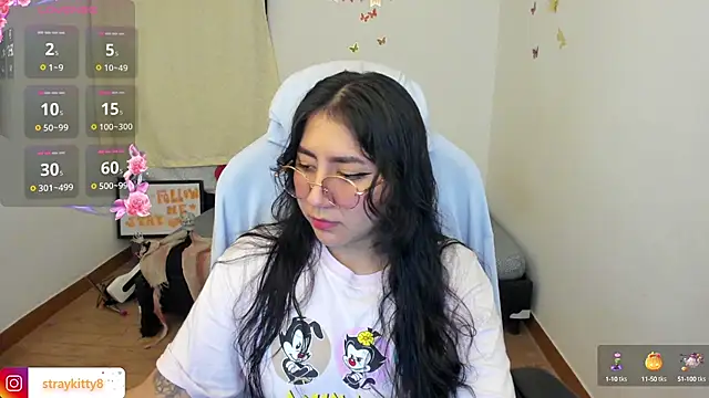 Snapshot of LoveLyy- chatting on 10.10.25 LoveLyy- online show from 10.10.25