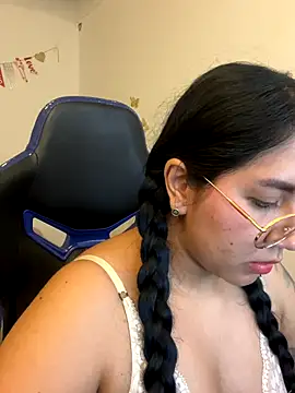 LoveLyy- online show from 12.18.25