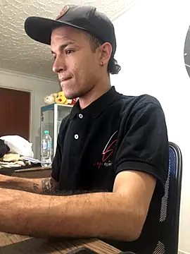 Snapshot of santyrestrepo chatting on 10.07.25 santyrestrepo online show from 10.07.25