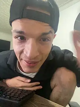 Snapshot of santyrestrepo chatting on 10.28.25 santyrestrepo online show from 10.28.25