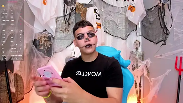 Snapshot of alex_boyy chatting on 10.30.25 alex boyy online show from 10.30.25