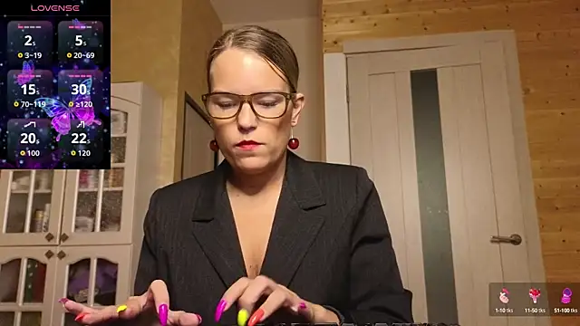 Snapshot of Lady_Shine chatting on 10.06.25 Lady Shine online show from 10.06.25