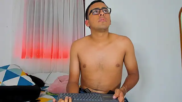 Snapshot of Sexy_Couple_Xx chatting on 10.13.25 Sexy Couple Xx online show from 10.13.25