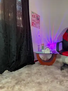 AlannaDollx online show from 11.15.25