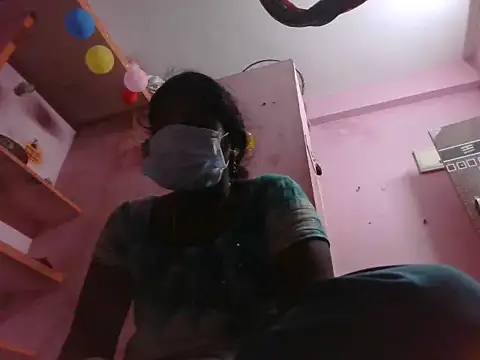 Snapshot of Eswar77 chatting on 10.15.25 Eswar77 online show from 10.15.25