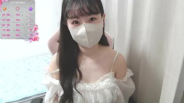 Snapshot of hinako08 chatting on 12.05.25 hinako08 online show from 12.05.25