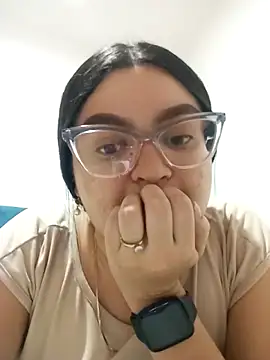 Mia glow  online show from 10.15.25