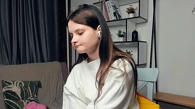 Snapshot of SkyDoll chatting on 10.06.25 SkyDoll online show from 10.06.25