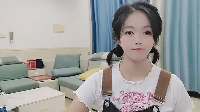 Q Yumi online show from 10.15.25