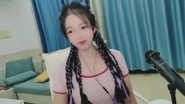 Q Yumi online show from 10.16.25