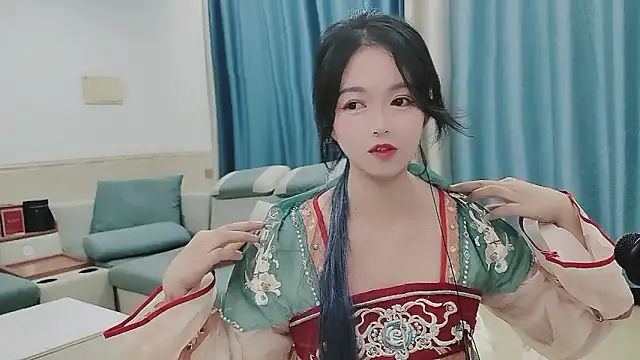 Q Yumi online show from 10.19.25