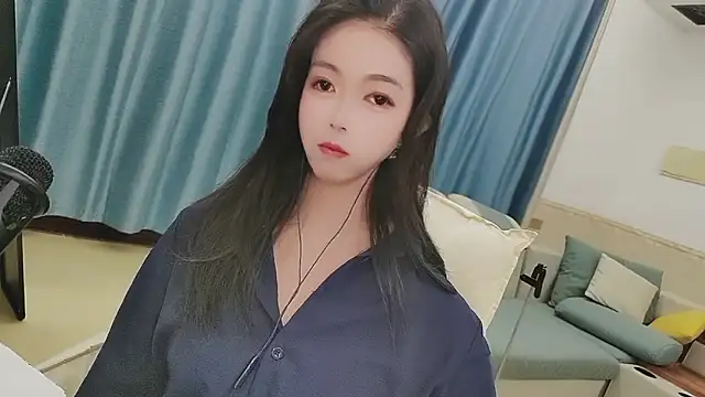 Q Yumi online show from 10.31.25