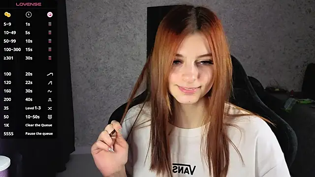 Snapshot of kitti_sweett chatting on 01.06.26 kitti sweett online show from 01.06.26