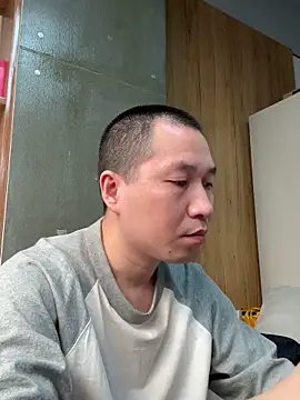 Snapshot of yichengm chatting on 10.07.25 yichengm online show from 10.07.25