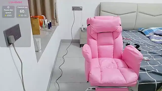 Snapshot of sisi-1 chatting on 10.16.25 sisi-1 online show from 10.16.25