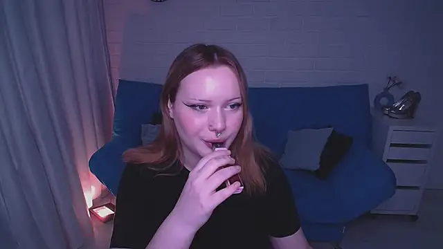 Snapshot of AuroraMour chatting on 10.15.25 AuroraMour online show from 10.15.25