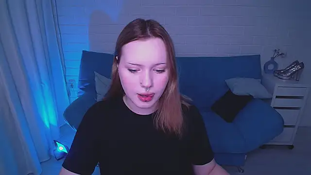 Snapshot of AuroraMour chatting on 10.16.25 AuroraMour online show from 10.16.25