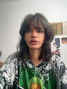 Snapshot of sukulaurens chatting on 06.28.26 sukulaurens online show from 06.28.26