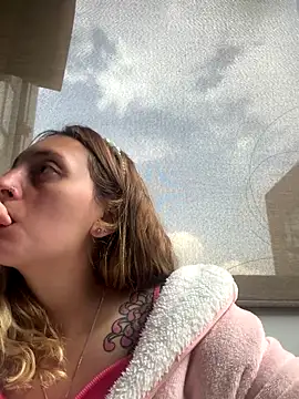 Snapshot of Mia_dca chatting on 10.23.25 Mia dca online show from 10.23.25